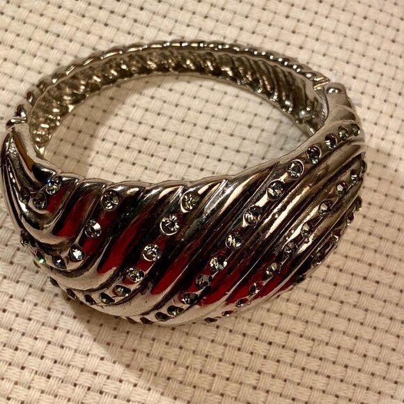 Oversized silver pave statement bracelet - Picture 10 of 13